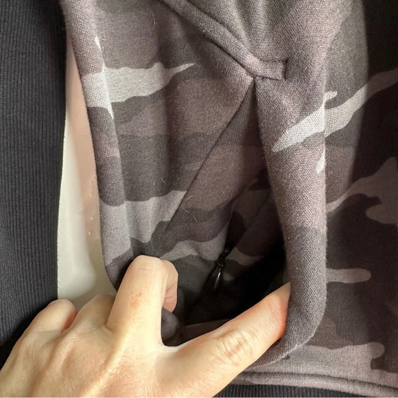 Athleta Black & Gray Camo Triumph Hoodie Zip Up Jacket Size Small Camouflage - Picture 5 of 12